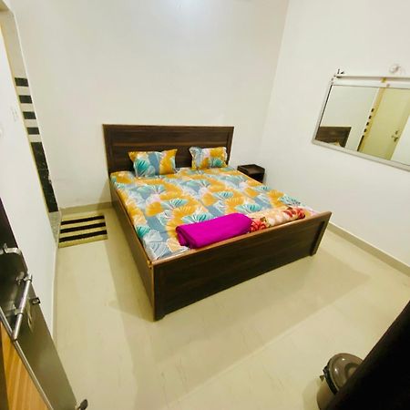 Nirupam Sadan Homestay Vrindavan Exterior photo