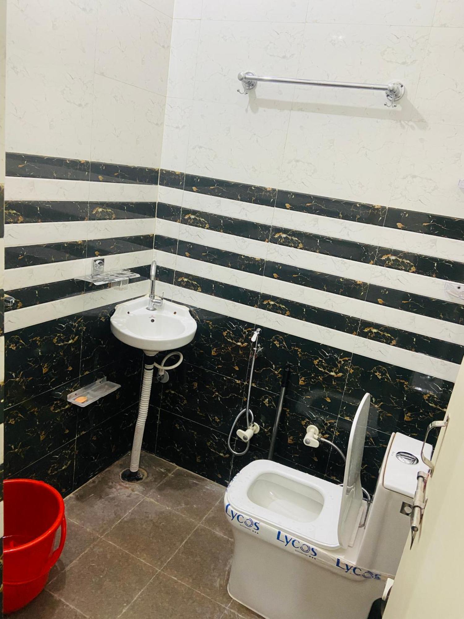 Nirupam Sadan Homestay Vrindavan Exterior photo